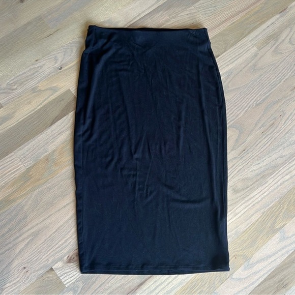 ISO size small black old navy skirt, material 95% rayon, 5% spandex. - Picture 2 of 3
